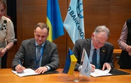 Кулеба підписав угоду про залучення $432 млн на відновлення інфраструктури